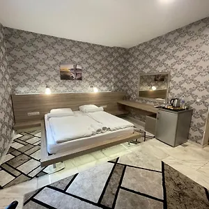 Pansiyon De Luxe Burgas, Center